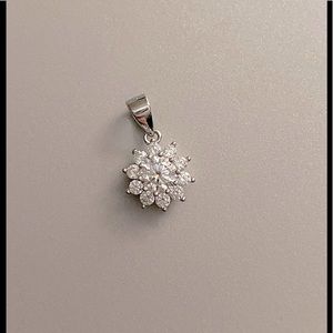 GRA certified 0.5ct moissanite pendant